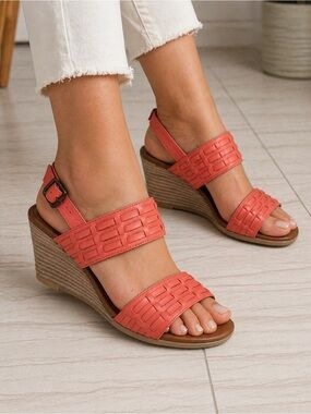 Bueno Misty Wedge Sandles in Coral  Leather Sz 38